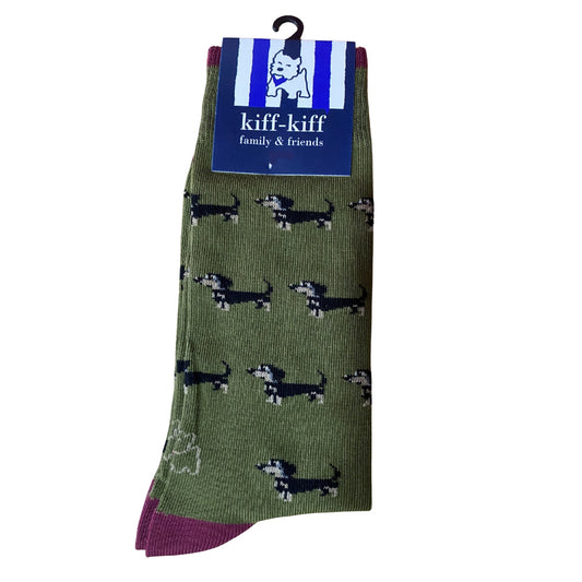 Calcetín Media Caña Hombre Kiff-Kiff – Estampado Teckel Fondo Verde Oliva | Fabricado en España