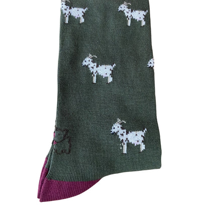 Calcetín Media Caña Hombre Kiff-Kiff – Estampado Cabra Fondo Verde | Fabricado en España